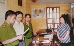 Mua... thiếu nữ làm hàng "độc"